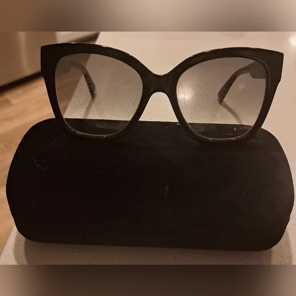 REDUCED!  Gucci Women's Black Sunglasses - Picture 2 of 4